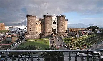 Al Maschio Angioino Castel Nuovo 那不勒斯